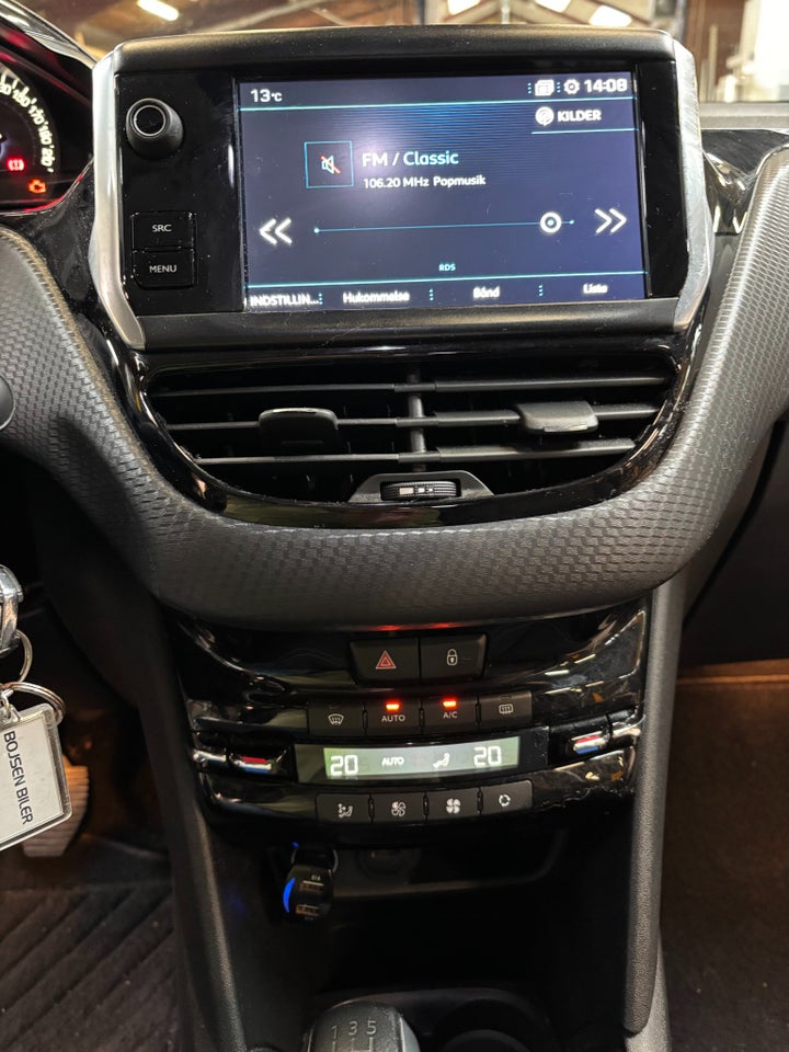 Peugeot 208 1,2 PureTech 82 Selection Sky 5d