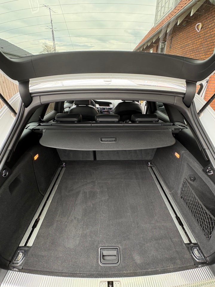 Audi A4 2,0 TFSi 211 S-line Avant Multitr. 5d