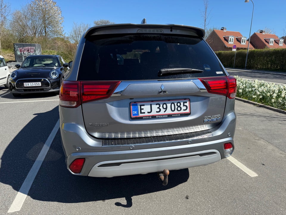 Mitsubishi Outlander 2,4 PHEV Instyle CVT 4WD 5d