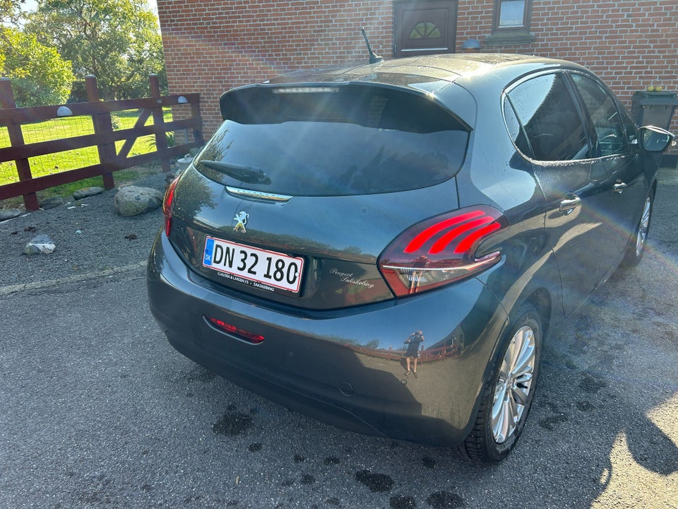 Peugeot 208 1,6 BlueHDi 100 Desire Sky 5d