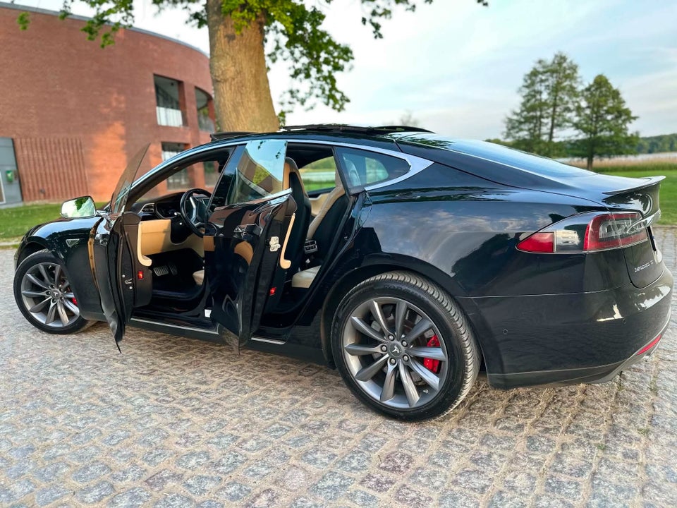 Tesla Model S P90D 5d