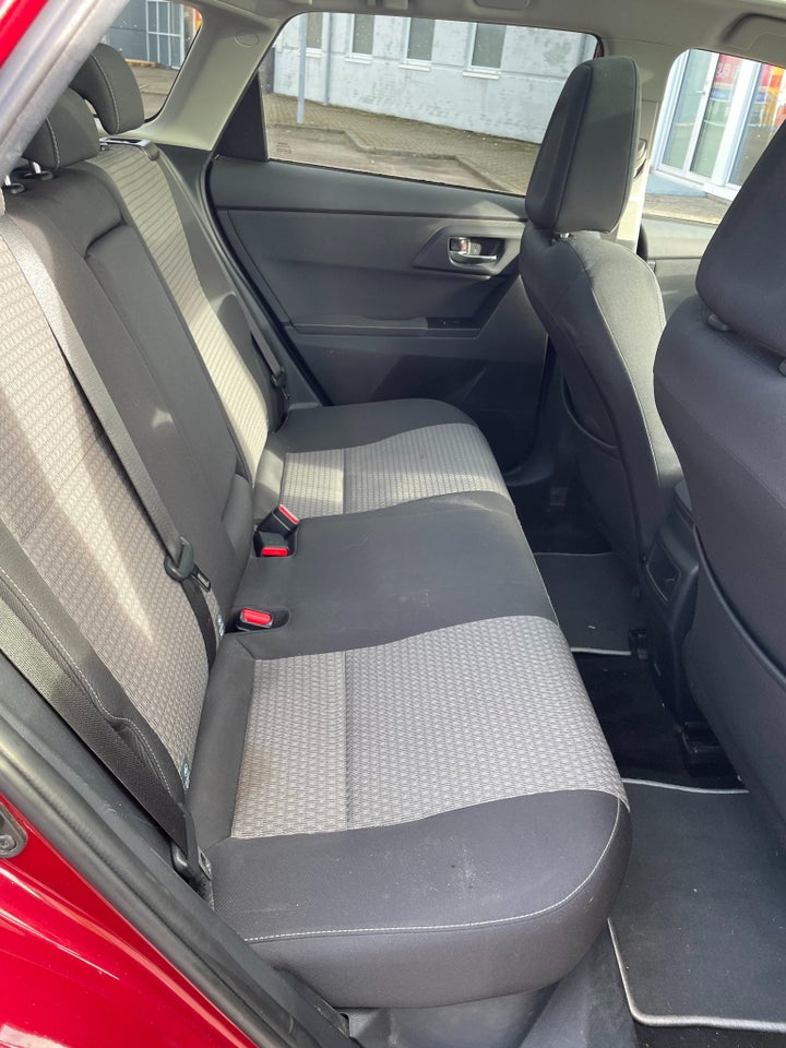 Toyota Auris 1,8 Hybrid H4 Touring Sports CVT 5d