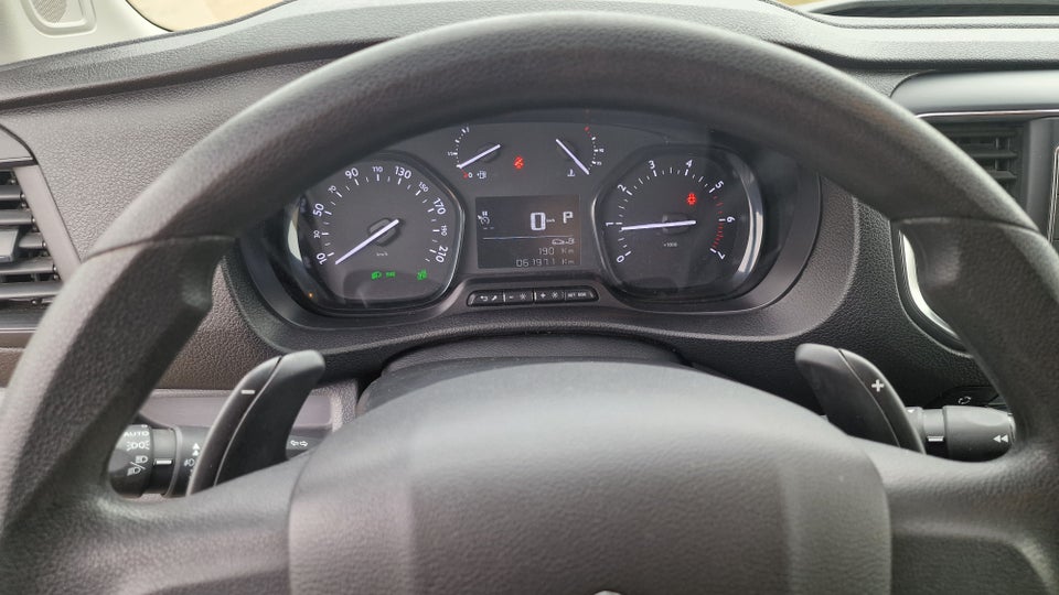 Peugeot Expert 2,0 BlueHDi 144 L2 Premium EAT8 Van