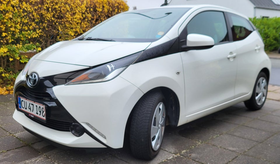 Toyota Aygo 1,0 VVT-i x-play 5d