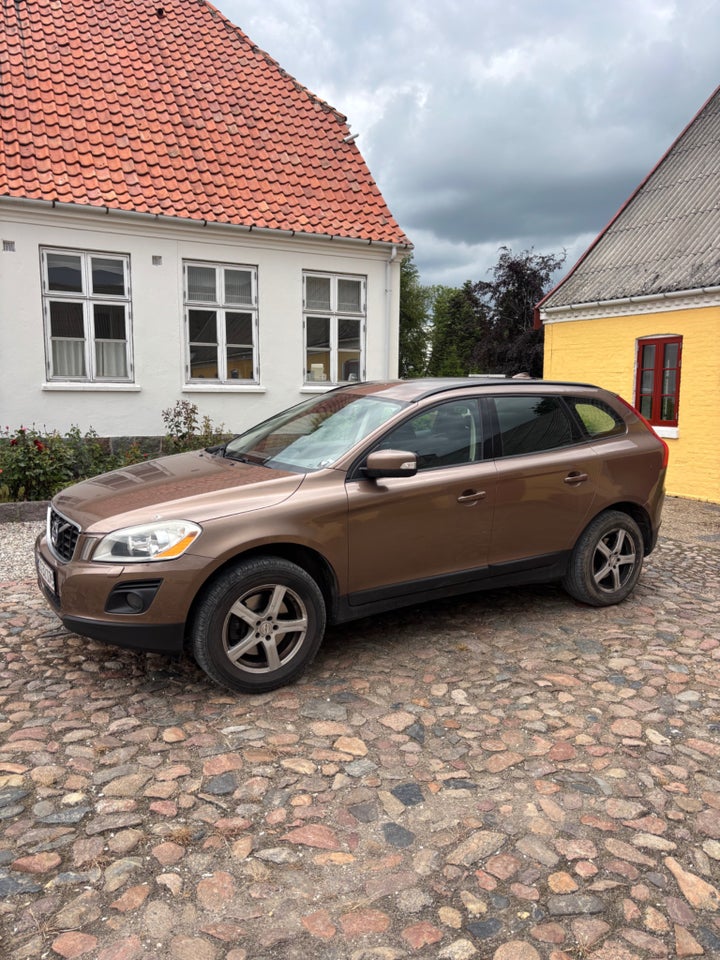 Volvo XC60 2,4 D5 205 Summum aut. AWD 5d
