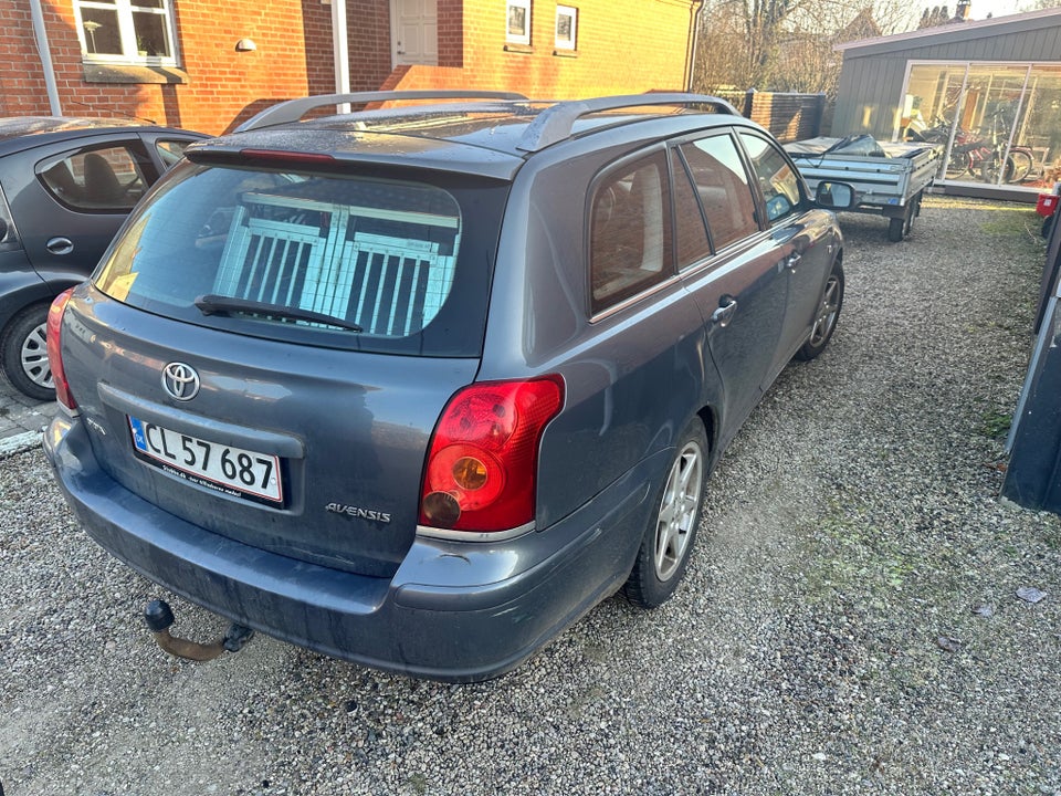 Toyota Avensis 1,8 VVT-i Natura stc. 5d