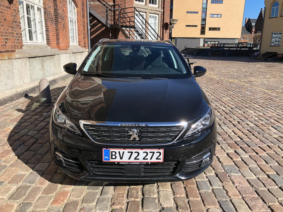 Peugeot 308 1,2 e-THP 130 Allure Sky SW 5d
