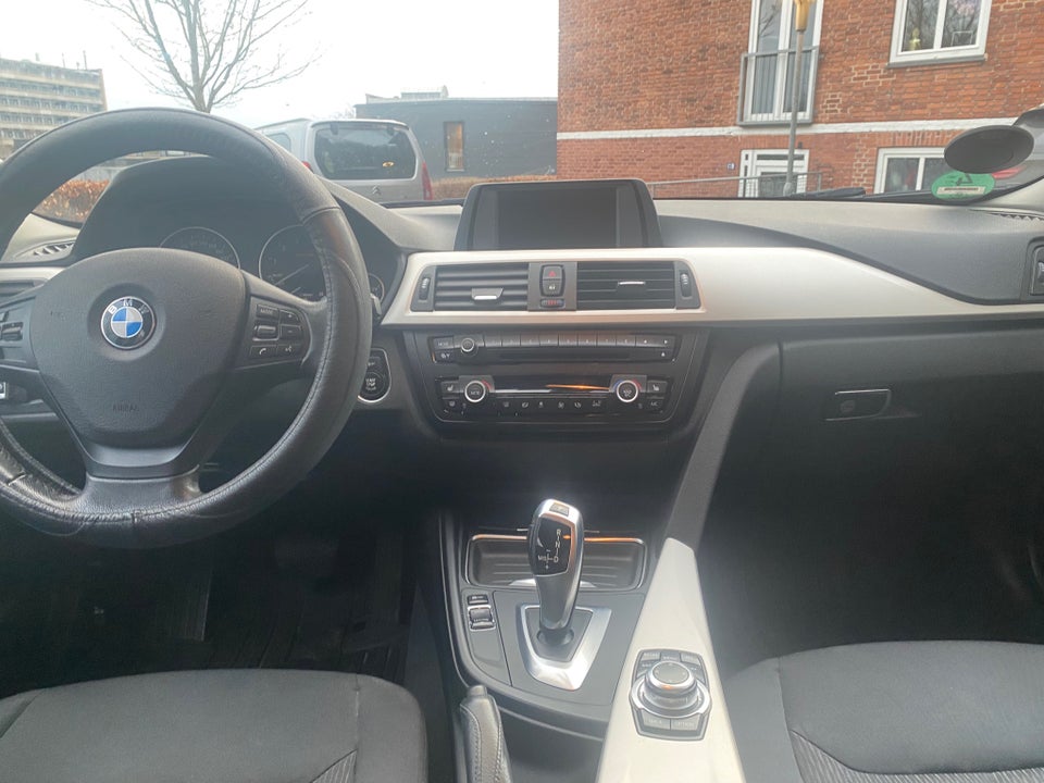 BMW 320i 2,0 aut. 4d