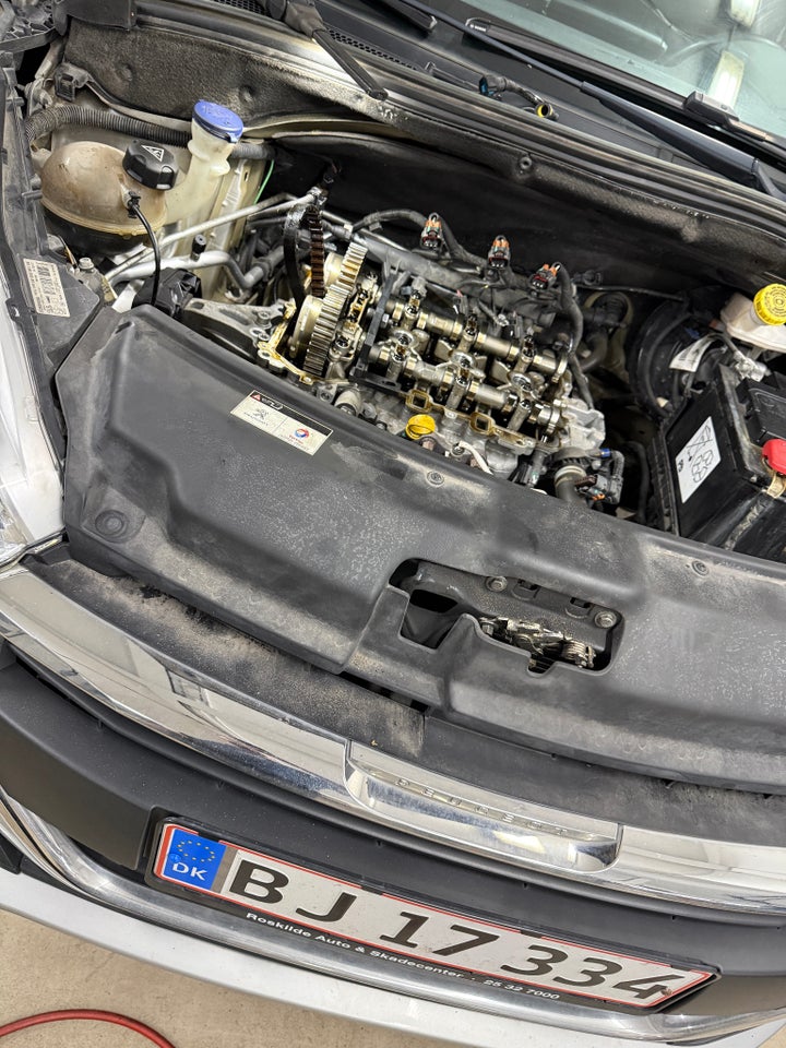 Peugeot 208 1,2 VTi 82 Chili Sky+ 5d