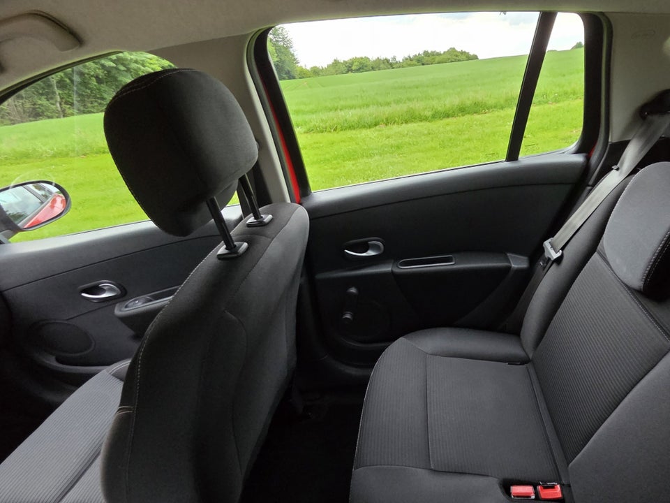 Renault Clio III 1,2 16V TCe Expression Sport Tourer 5d