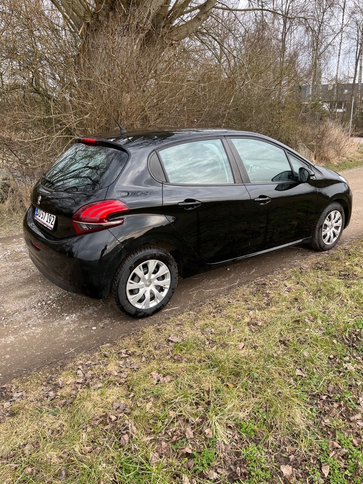 Peugeot 208 1,2 VTi Style 5d