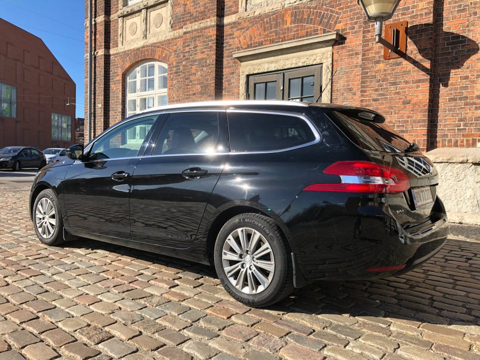 Peugeot 308 1,2 e-THP 130 Allure Sky SW 5d