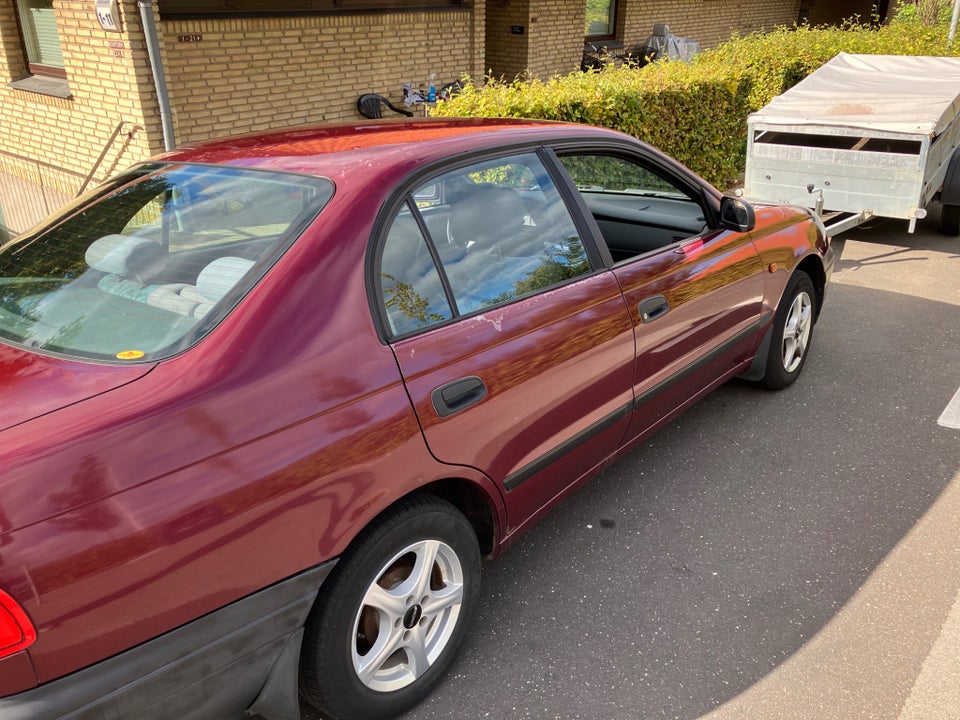 Toyota Carina E 1,6 Celebration 4d