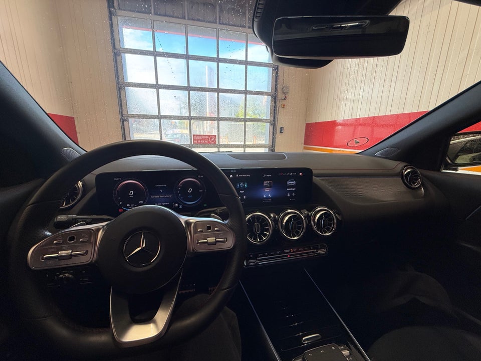 Mercedes EQA300 AMG Line 4Matic 5d