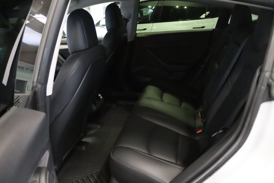 Tesla Model 3 Standard Range+ RWD 4d