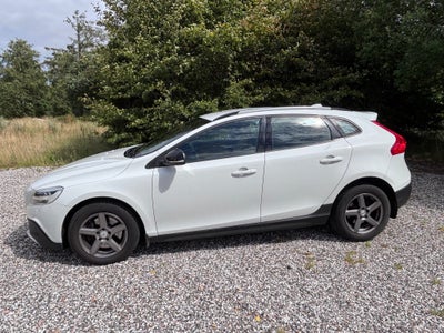 Volvo V40 CC 2,0 T3 152 Momentum 5d
