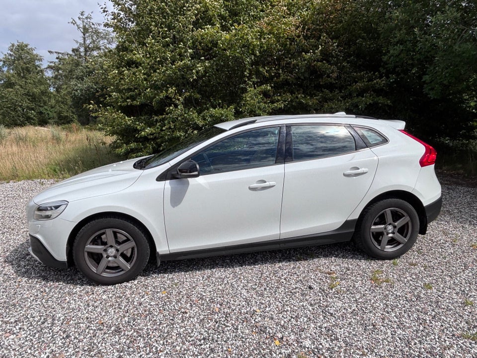 Volvo V40 CC 2,0 T3 152 Momentum 5d