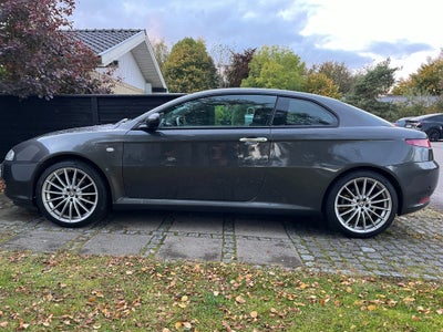 Alfa Romeo GT 2,0 JTS Lusso 3d