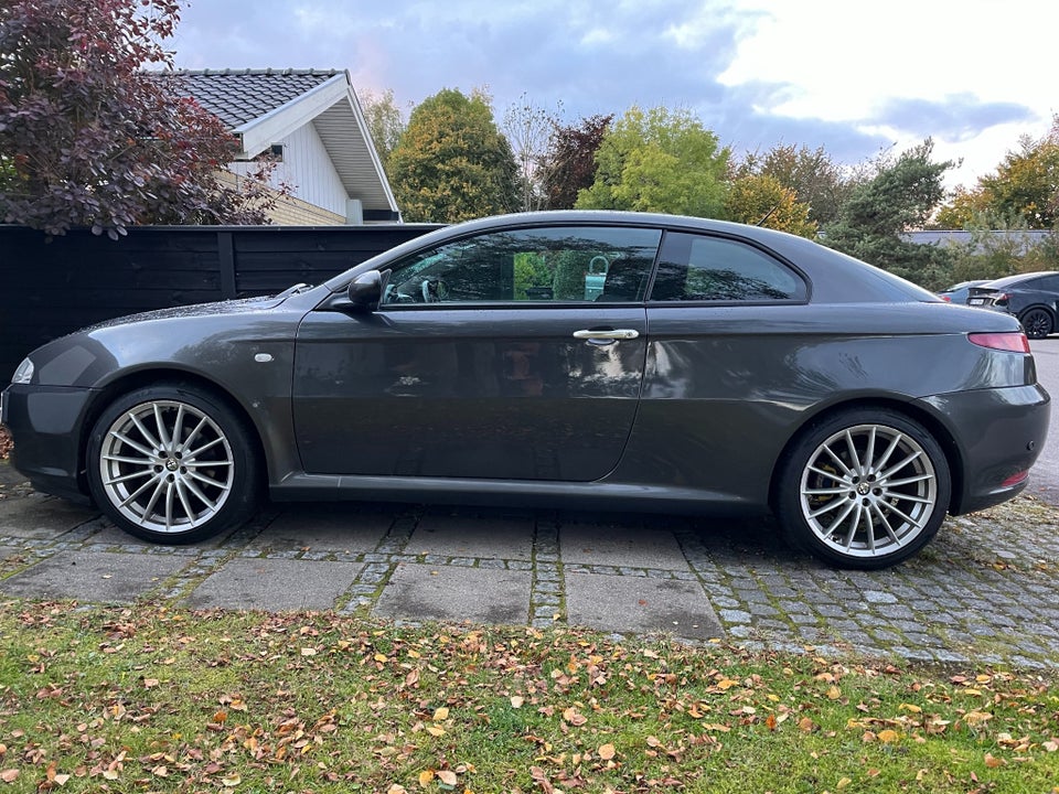 Alfa Romeo GT 2,0 JTS Lusso 3d