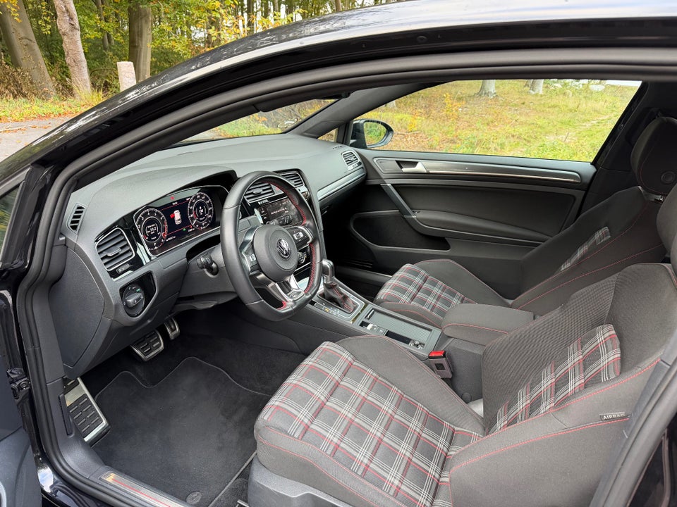 VW Golf VII 2,0 GTi Performance DSG 5d