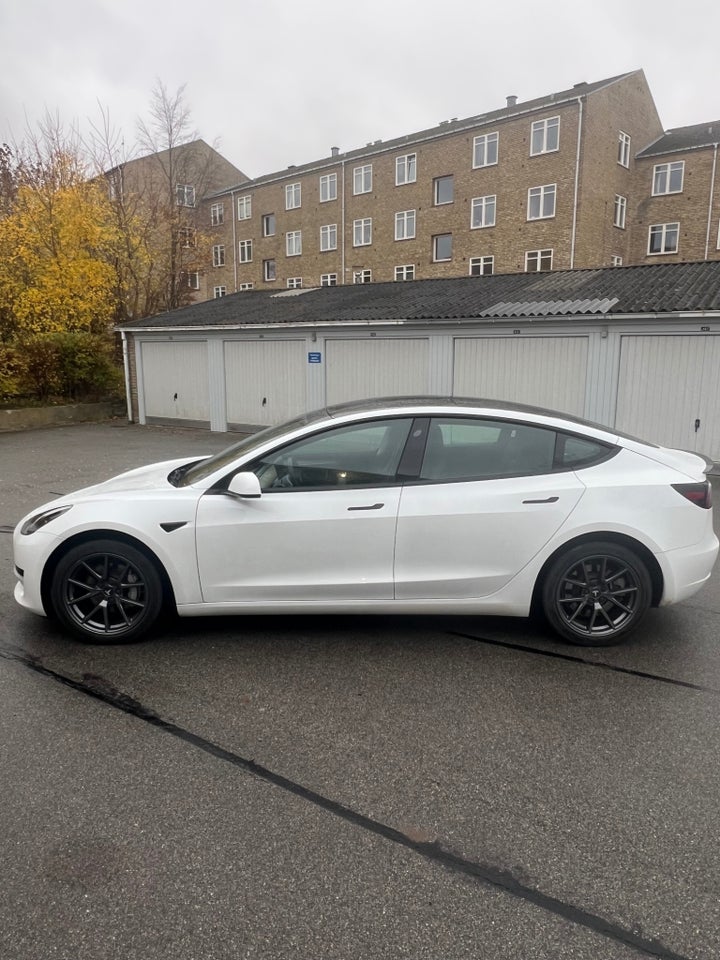 Tesla Model 3 Standard Range+ RWD 4d