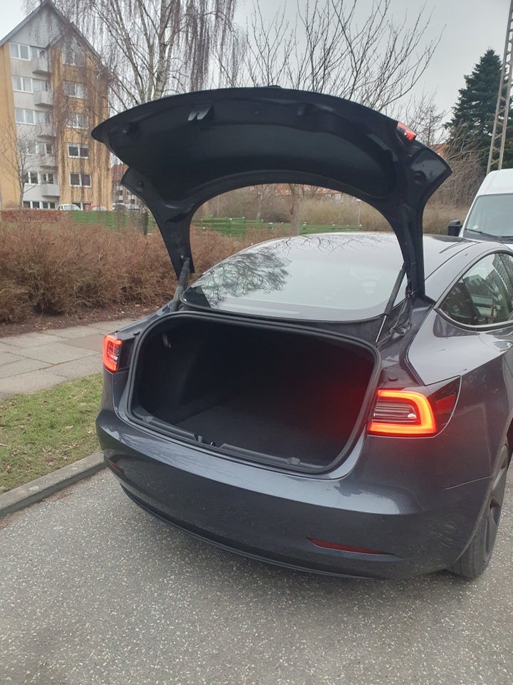 Tesla Model 3 Standard Range+ RWD 4d