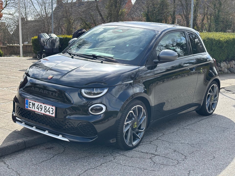 Abarth 500e Scorpionissima 3d