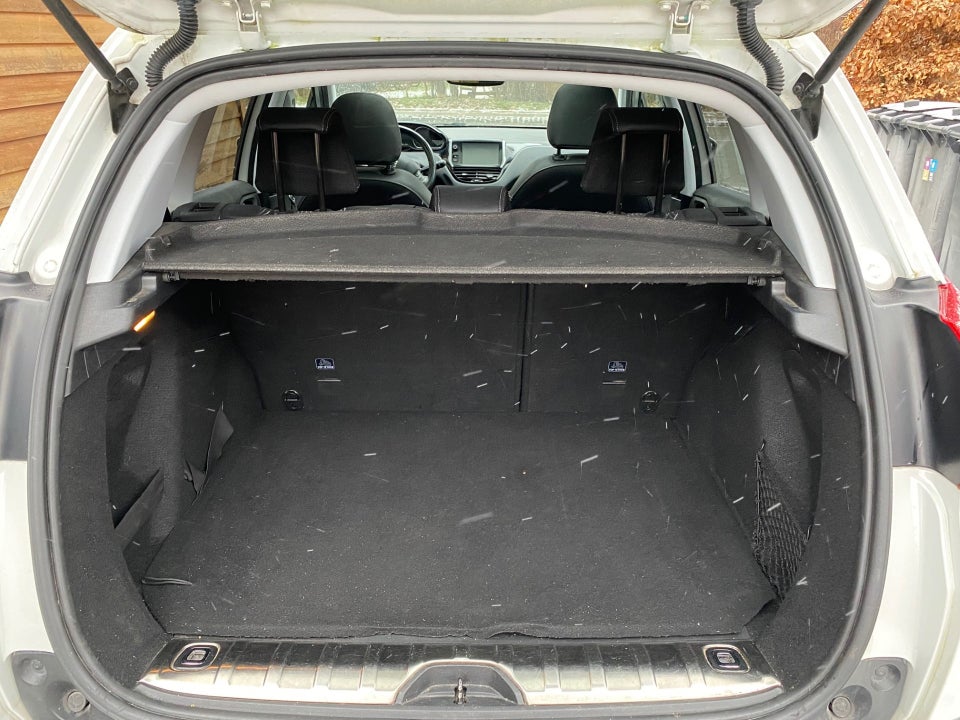 Peugeot 2008 1,2 e-THP 110 Selection Sky 5d