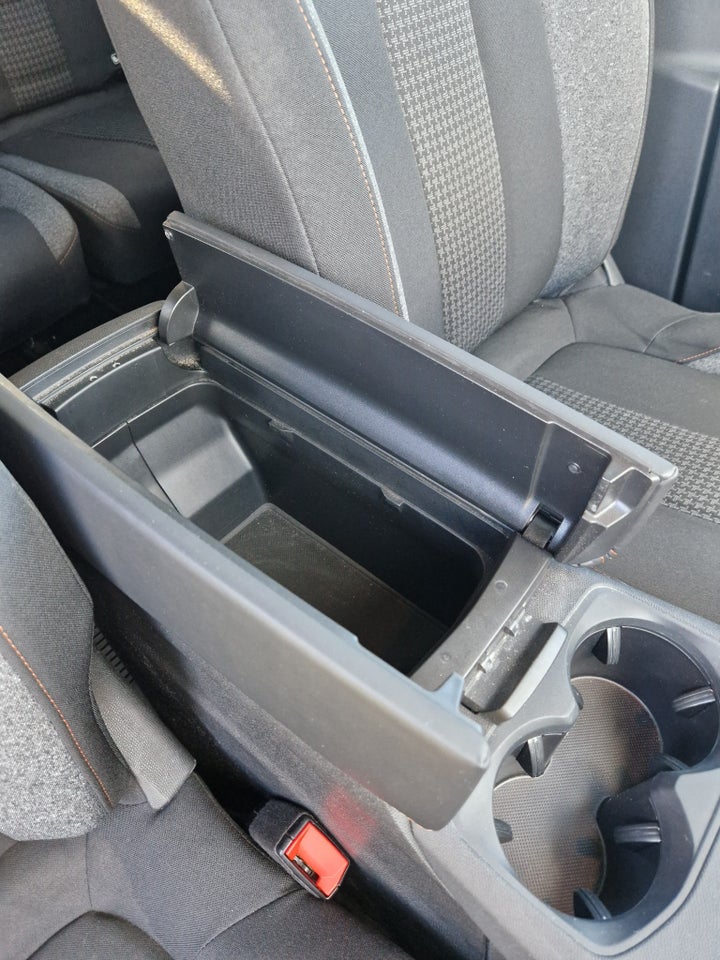 Peugeot 5008 1,2 PureTech 130 Allure 7prs 5d