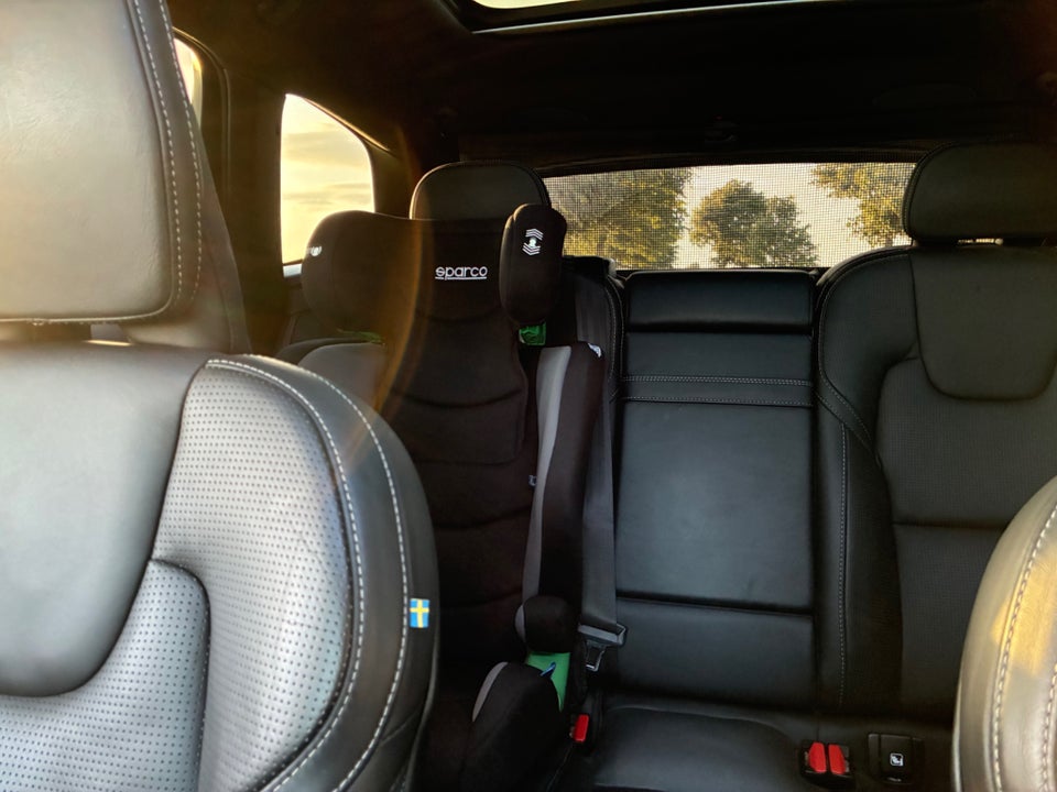 Volvo XC60 2,0 D5 241 R-Design aut. AWD 5d