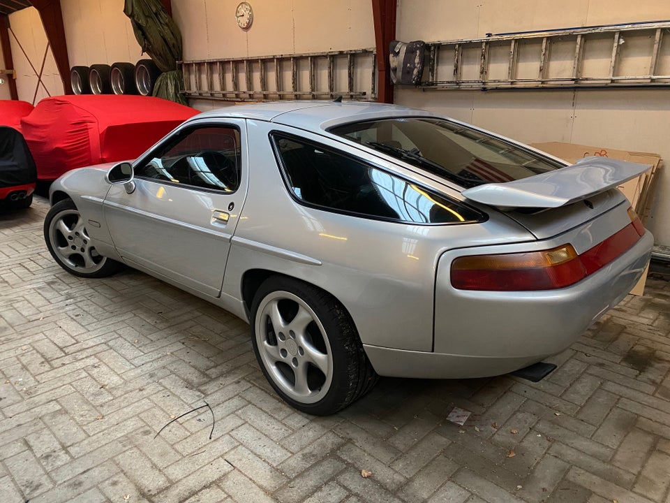 Porsche 928 4,7 S 3d
