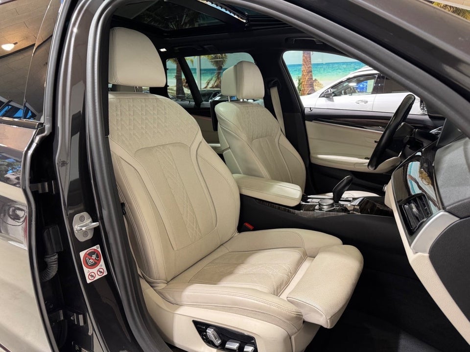 BMW 530d 3,0 Touring Sport Line xDrive aut. 5d