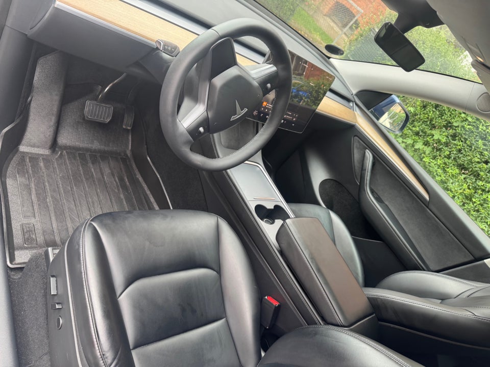 Tesla Model Y Long Range AWD 5d