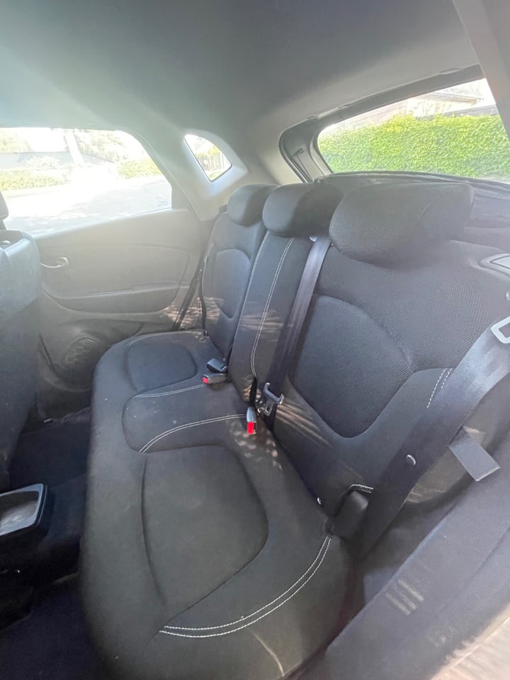 Renault Captur 1,5 dCi 90 Intens EDC 5d