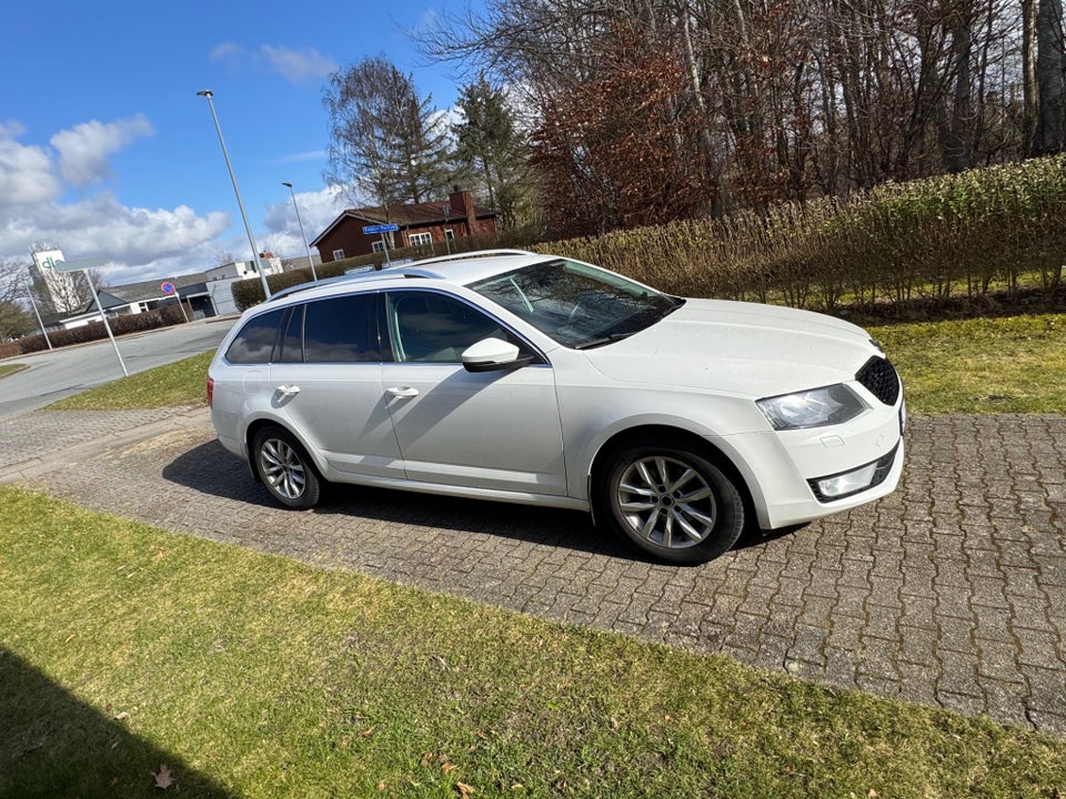 Skoda Octavia 2,0 TDi 150 Elegance DSG 5d