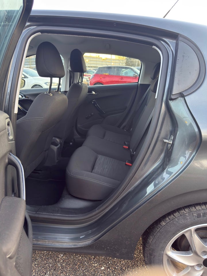 Peugeot 208 1,0 VTi Access 5d