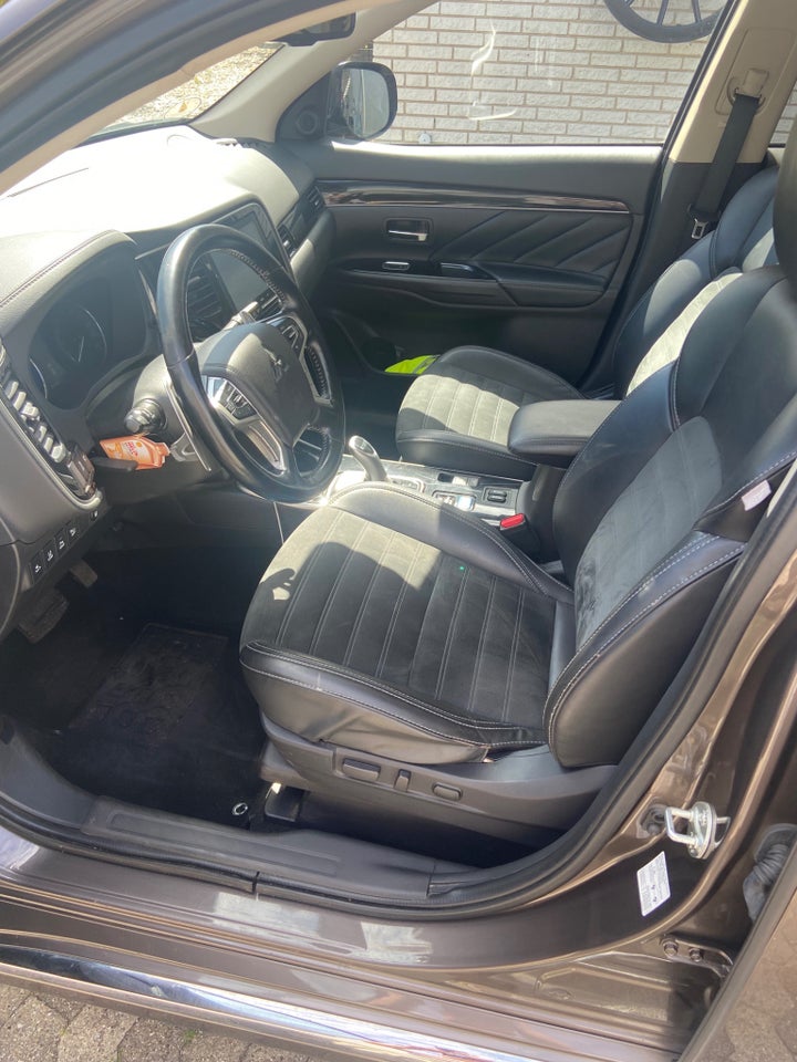 Mitsubishi Outlander 2,4 PHEV Intense CVT 4WD 5d