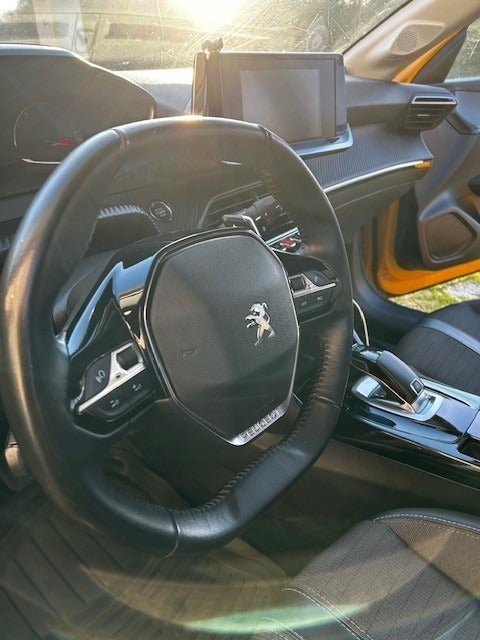 Peugeot 208 1,2 PureTech 100 Allure EAT8 5d