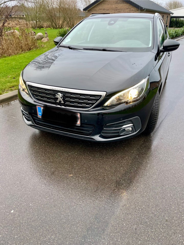 Peugeot 308 1,6 BlueHDi 120 Selection Sky 5d