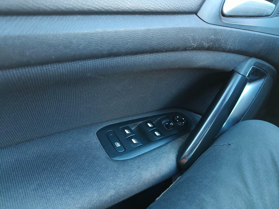 Peugeot 308 1,5 BlueHDi 130 Allure Sky 5d