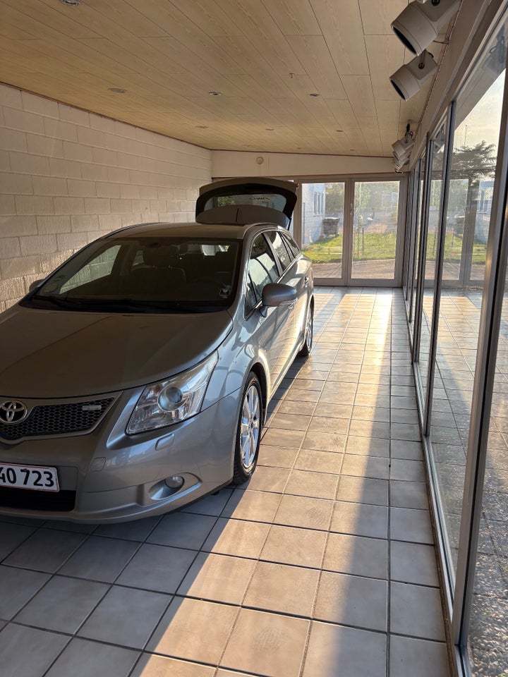 Toyota Avensis 1,8 VVT-i T2 stc. 5d