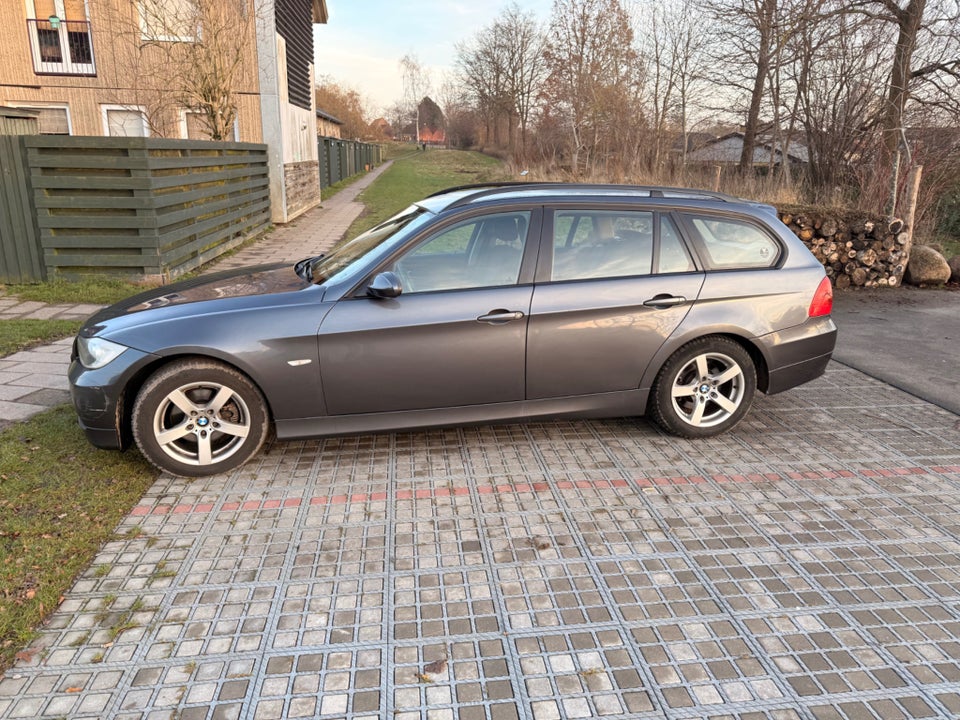 BMW 320i 2,0 Touring 5d