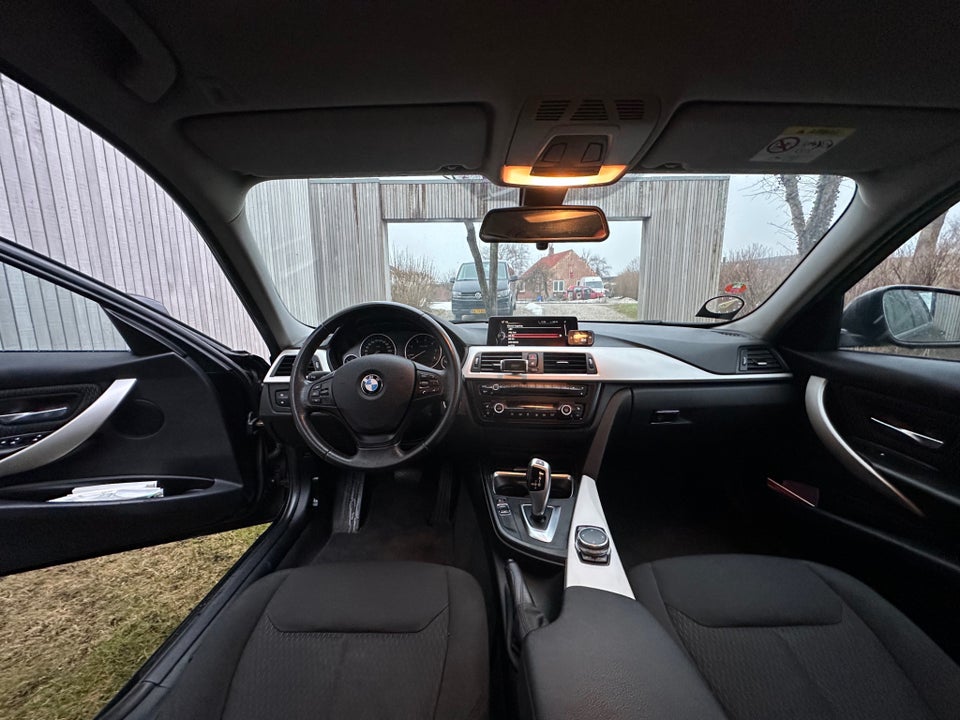 BMW 320d 2,0 Touring aut. 5d