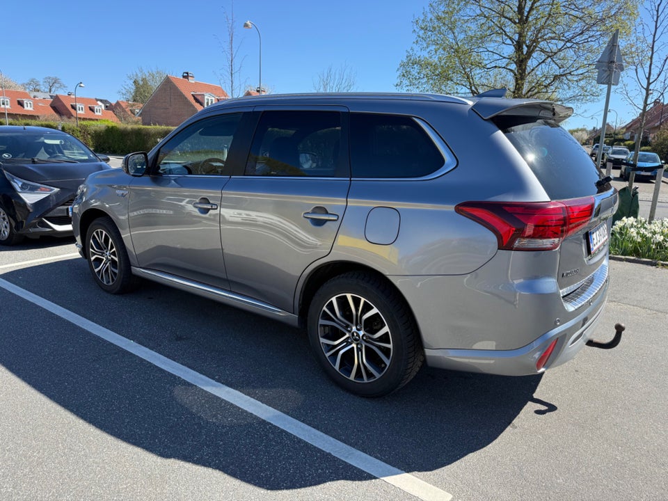 Mitsubishi Outlander 2,4 PHEV Instyle CVT 4WD 5d