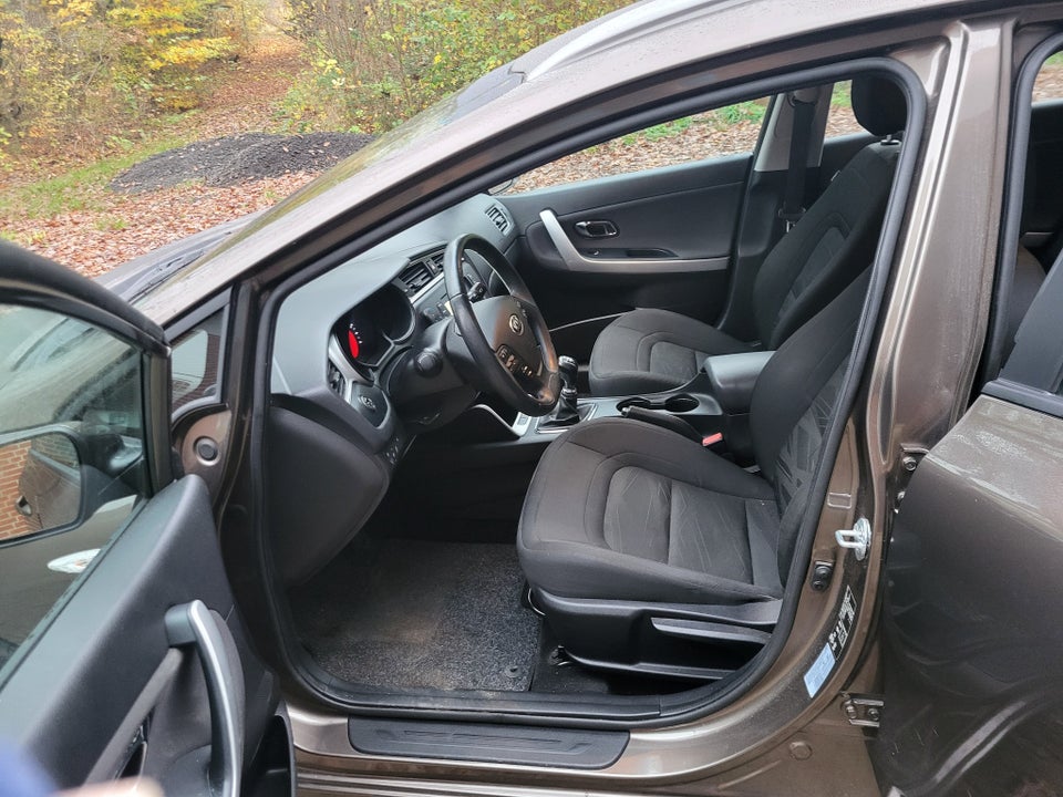 Kia Ceed 1,6 CRDi 136 Attraction SW 5d