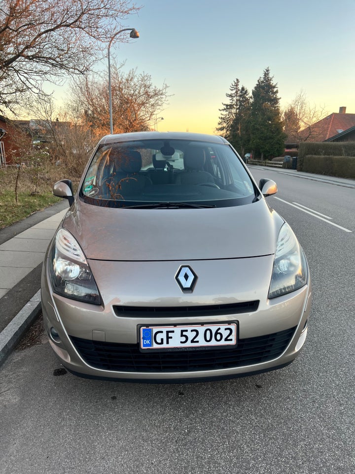 Renault Grand Scenic III 1,6 16V Expression 7prs 5d