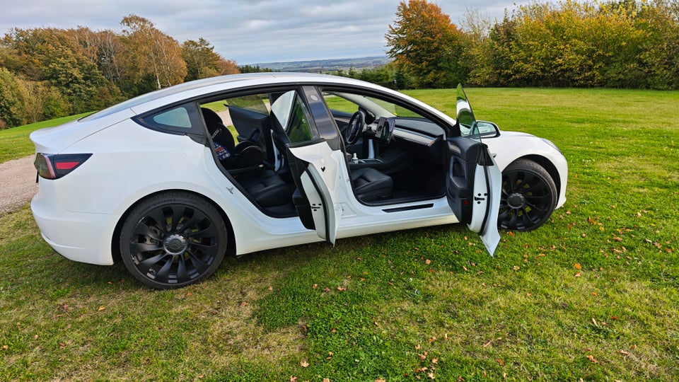 Tesla Model 3 Standard Range+ RWD 4d