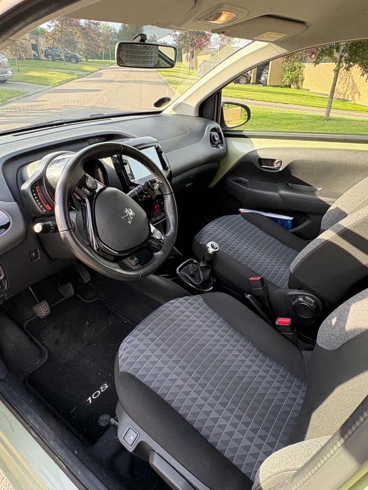 Peugeot 108 1,0 e-VTi 72 Infinity 5d