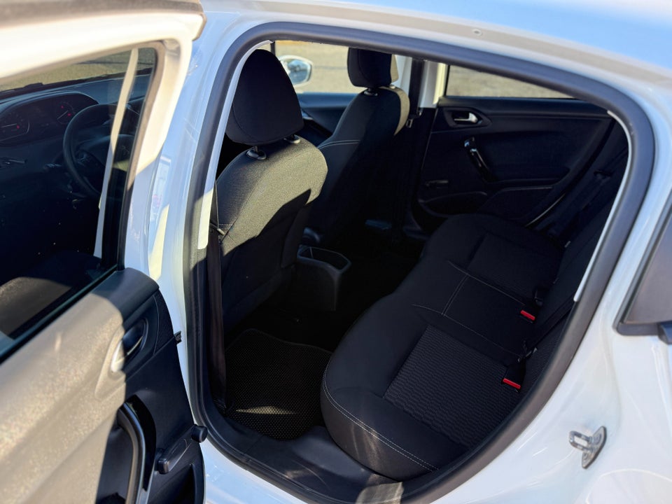 Peugeot 208 1,2 VTi 82 Active 5d