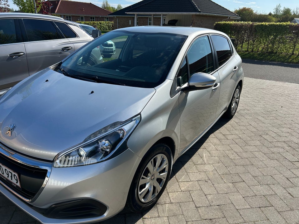 Peugeot 208 1,6 BlueHDi 100 Envy+ 5d